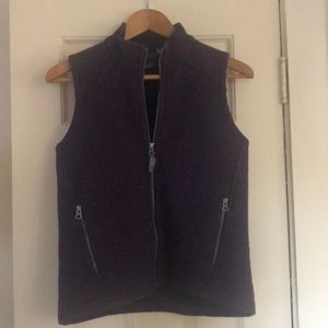 Woman’s Ibex wool dusty deep purple vest. Size S